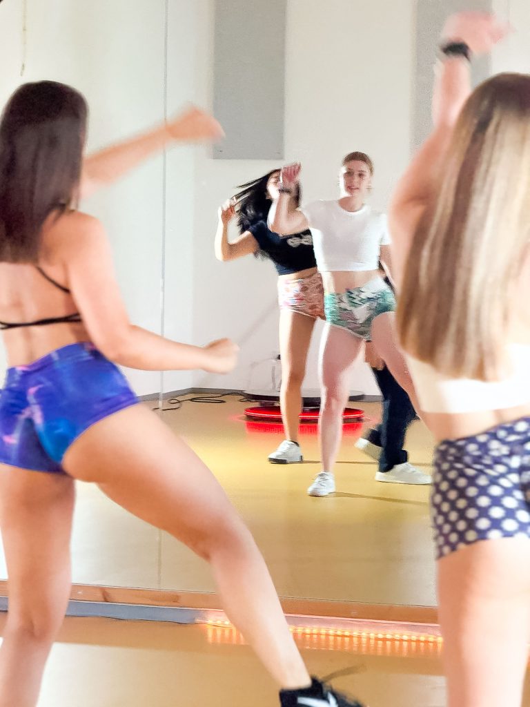 Daisy Drama Shorts - Low Waist - Short Leg