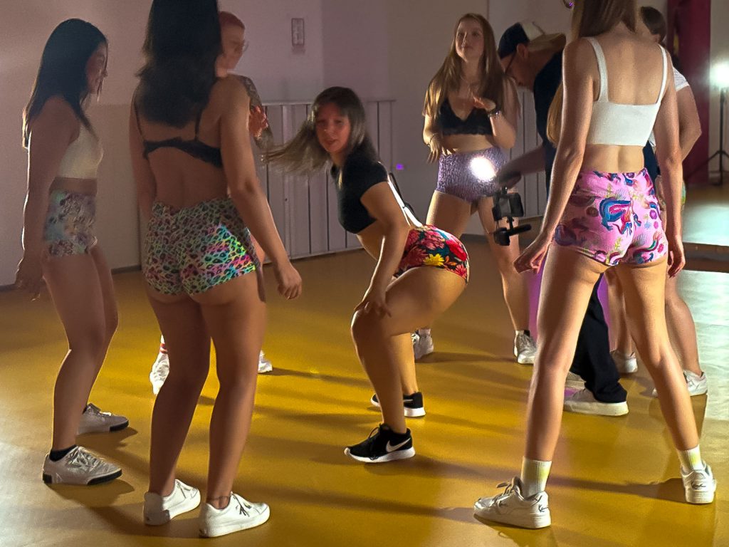 Midnight Bloom Shorts - Low Waist - Long Leg