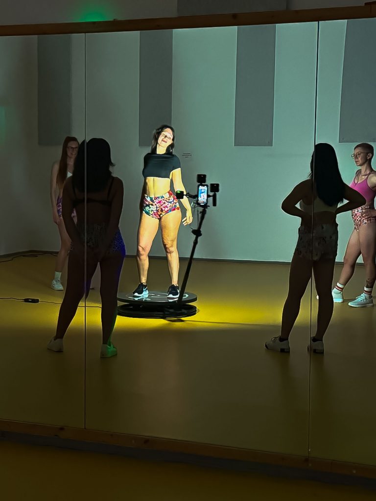 Midnight Bloom Shorts - Low Waist - Long Leg